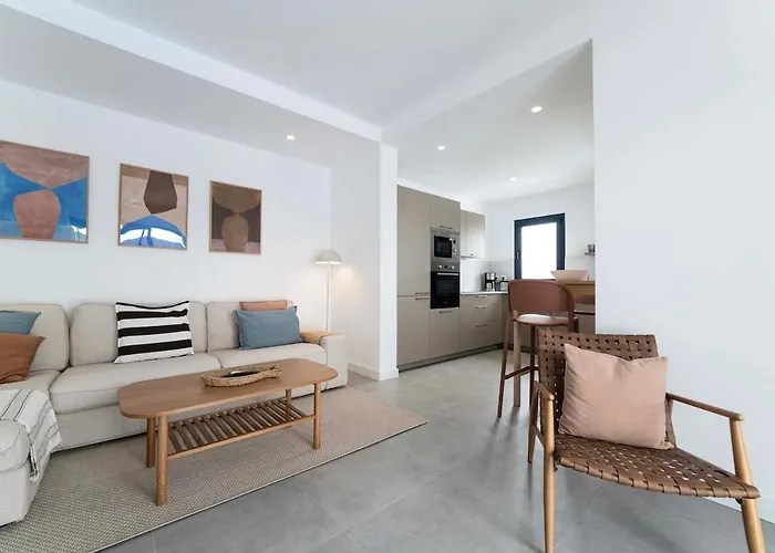 Marisa, Modern 3 Bed With Ac & Wifi *