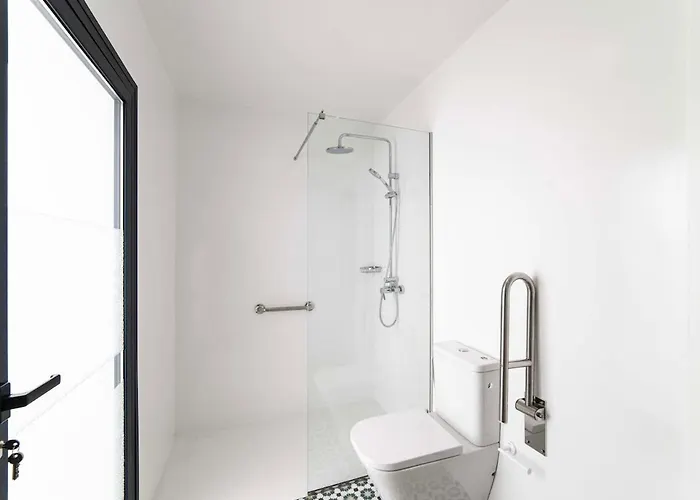 Marisa, Modern 3 Bed With Ac & Wifi 别墅 *