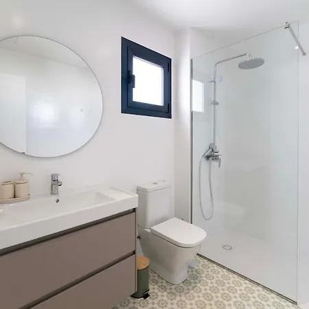 Marisa, Modern 3 Bed With Ac & Wifi Vila Puerto del Carmen (Lanzarote)